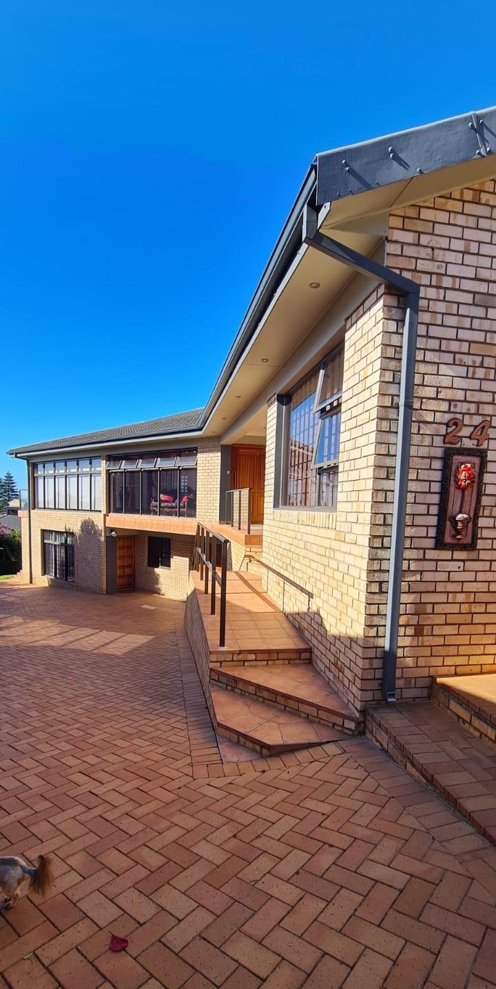 5 Bedroom Property for Sale in Noorsekloof Eastern Cape